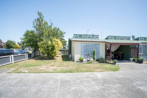 Photo of property in 2-4 Westmere Place, Takaro, Palmerston North, 4412