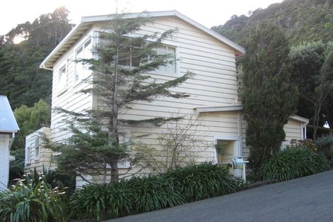 Photo of property in 27 Rona Street, Eastbourne, Lower Hutt, 5013