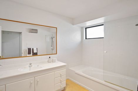 Photo of property in 15 Oakview Lane, Cashmere, Christchurch, 8022