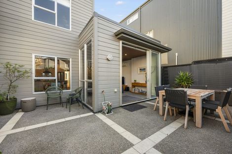Photo of property in 1/3 Severn Street, Island Bay, Wellington, 6023