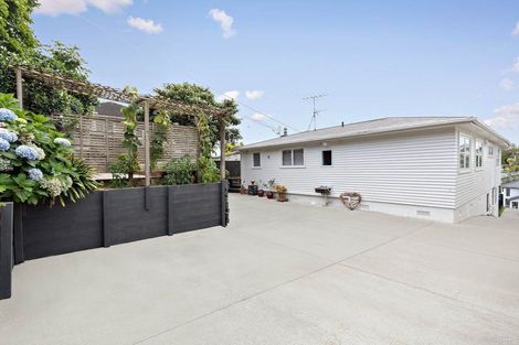 Photo of property in 2/20 Hogans Road, Glenfield, Auckland, 0629