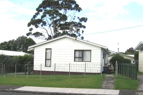 Photo of property in 1/1 Dawnhaven Drive, Te Atatu Peninsula, Auckland, 0610