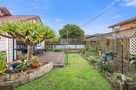 Photo of property in 143 Florence Avenue, Orewa, 0931