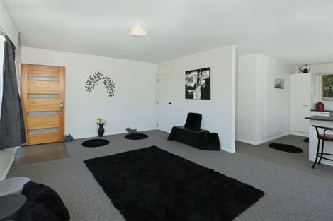 Photo of property in 2/201 Henderson Valley Road, Henderson, Auckland, 0612