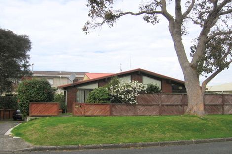 Photo of property in 2 Whitaker Street, Otumoetai, Tauranga, 3110