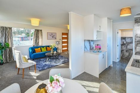 Photo of property in 2/15 Frobisher Way, Clendon Park, Auckland, 2103