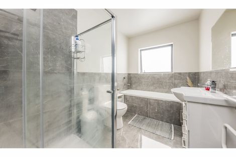 Photo of property in 1 Te Aparangi Road, Papakura, 2110