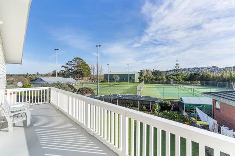 Photo of property in 220 Centreway Road, Orewa, 0931