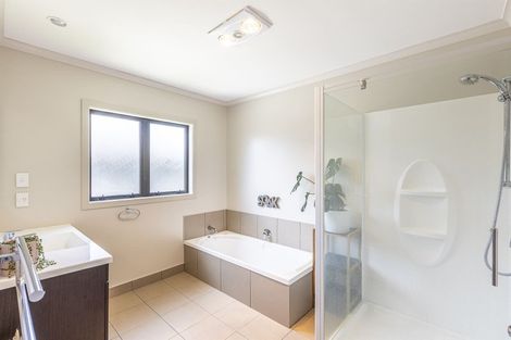 Photo of property in 24 Brooklyn Heights Drive, Kelvin Grove, Palmerston North, 4414