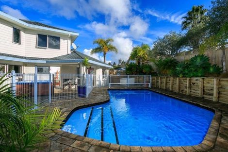 Photo of property in 27 Crestview Place, Browns Bay, Auckland, 0630