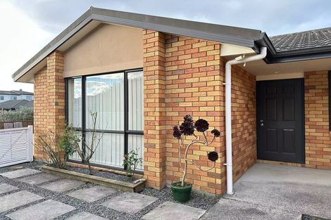 Photo of property in 10 Nimstedt Avenue, Oteha, Auckland, 0632