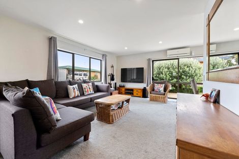 Photo of property in 20 Hocken Place, Mangere Bridge, Auckland, 2022