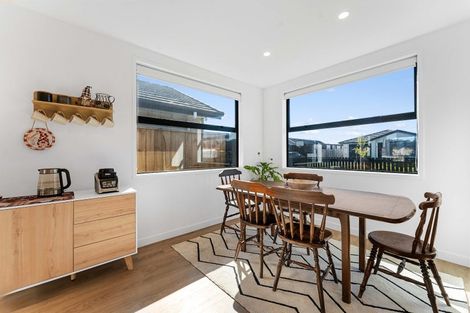 Photo of property in 11 Hinaki Street, Poike, Tauranga, 3112