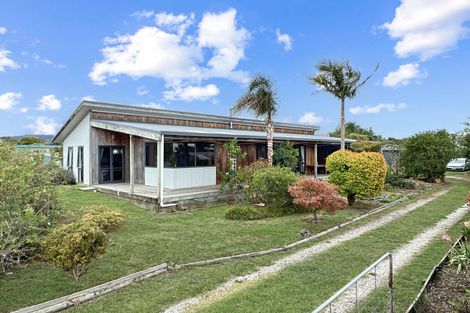 Photo of property in 10 Pohutukawa Avenue, Kaiaua, Pokeno, 2473
