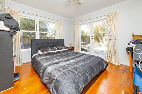 Photo of property in 26 Tiraumea Drive, Pakuranga, Auckland, 2010