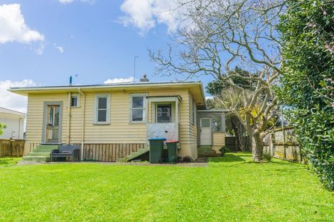 Photo of property in 64 Point Chevalier Road, Point Chevalier, Auckland, 1022