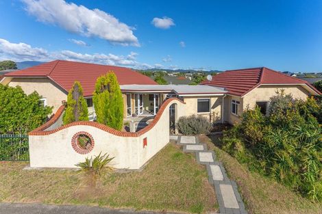 Photo of property in 2 Marewa Place, Waikanae Beach, Waikanae, 5036
