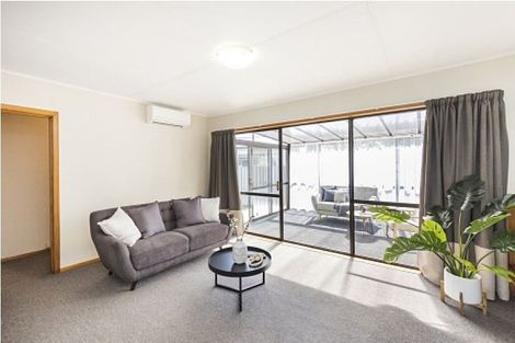 Photo of property in 10 Catlins Crescent, Milson, Palmerston North, 4414
