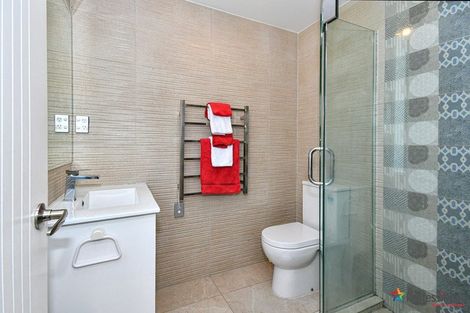 Photo of property in 4225a Great North Road, Glendene, Auckland, 0602