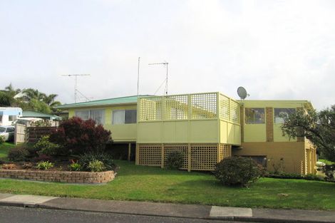 Photo of property in 37 Fairway Avenue, Red Beach, 0932