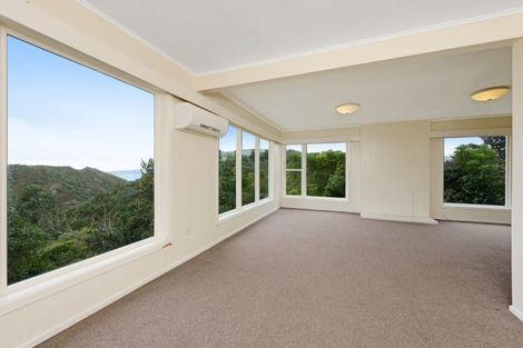 Photo of property in 46 Miles Crescent, Newlands, Wellington, 6037