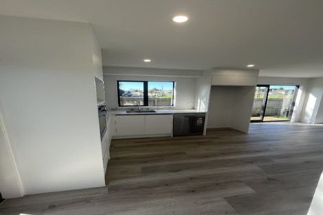 Photo of property in 13c Edinburgh Avenue, Rosehill, Papakura, 2113