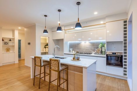 Photo of property in 43 Vinistra Road, Kumeu, 0810