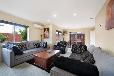 Photo of property in 10 Dainton Place, New Lynn, Auckland, 0600