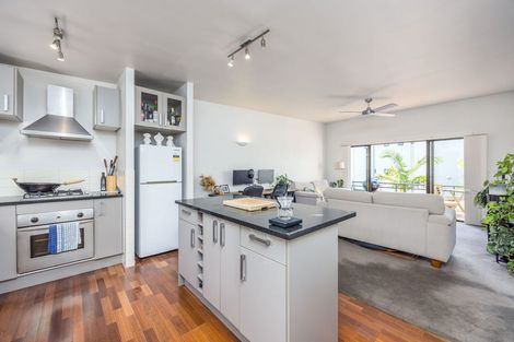 Photo of property in 8d Arotau Place, Grafton, Auckland, 1023