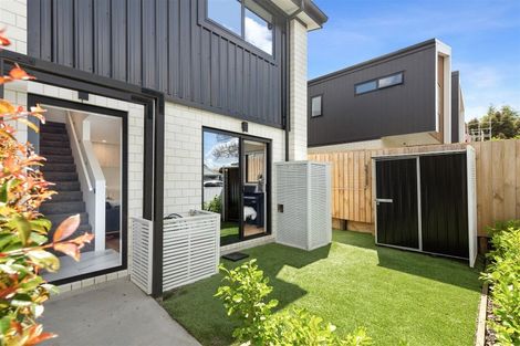 Photo of property in 87a Beach Road, Te Atatu Peninsula, 0610