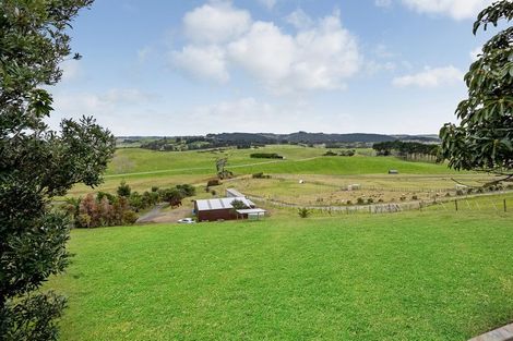 Photo of property in 2219 South Head Road, South Head, Helensville, 0874
