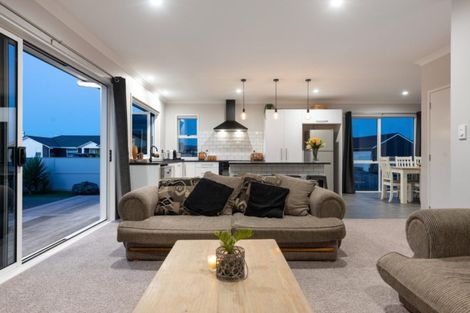 Photo of property in 4 Cassinia Close, Papamoa Beach, Papamoa, 3118