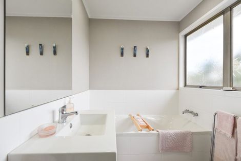 Photo of property in 8 Walnut Place, Owhata, Rotorua, 3010