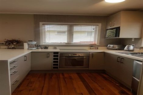 Photo of property in 98 Barrys Road, Glendene, Auckland, 0602