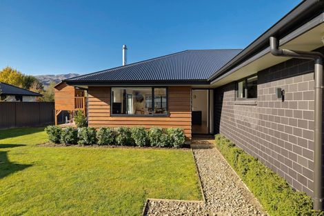 Photo of property in 32 Stratford Drive, Mount Pisa, Cromwell, 9383