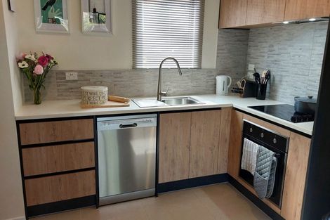 Photo of property in 8/10 Rimu Street, New Lynn, Auckland, 0600