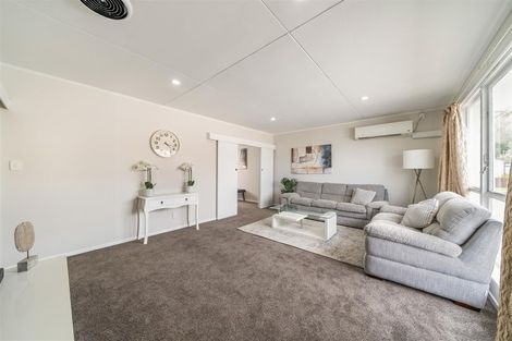 Photo of property in 2/17 Oregon Drive, Maoribank, Upper Hutt, 5018