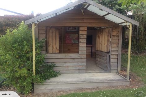 Photo of property in 5 Cron Avenue, Te Atatu South, Auckland, 0610