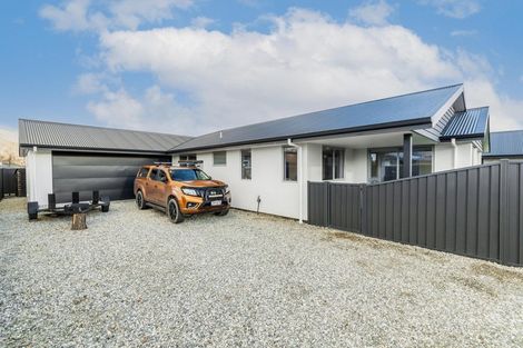Photo of property in 72 Stratford Drive, Mount Pisa, Cromwell, 9383