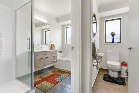 Photo of property in 60 Fairfax Crescent, Pyes Pa, Tauranga, 3112