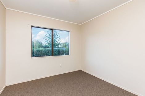 Photo of property in 1/21 Lowtherhurst Road, Massey, Auckland, 0614