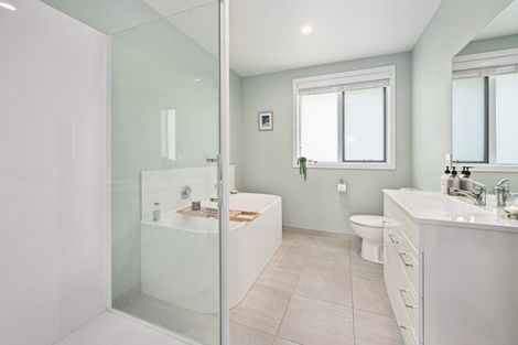 Photo of property in 12 Karaka Place, Kinloch, Taupo, 3377