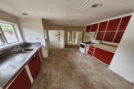 Photo of property in 49 Taylor Terrace, Tawa, Wellington, 5028