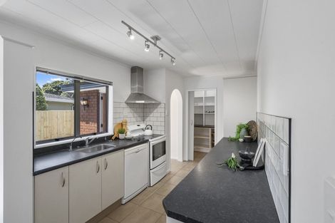 Photo of property in 94 Benmore Avenue, Cloverlea, Palmerston North, 4412