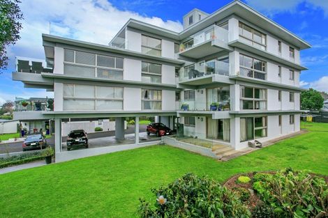 Photo of property in 1/6 Bruce Street, Northcote Point, Auckland, 0627