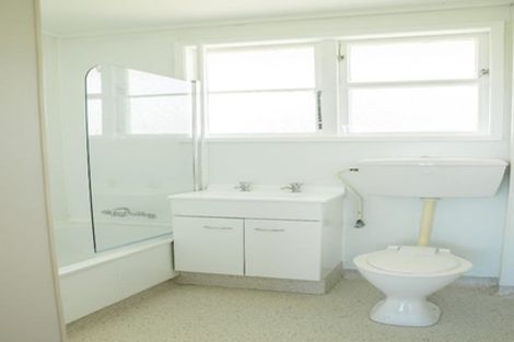 Photo of property in 37 Hillary Crescent, Belmont, Auckland, 0622