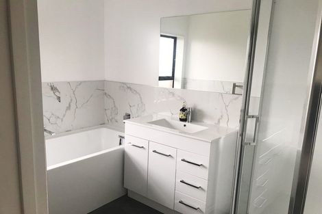 Photo of property in 9 Cambric Place, Botany Downs, Auckland, 2010