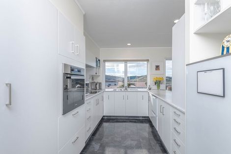 Photo of property in 5 Cranwell Street, Churton Park, Wellington, 6037