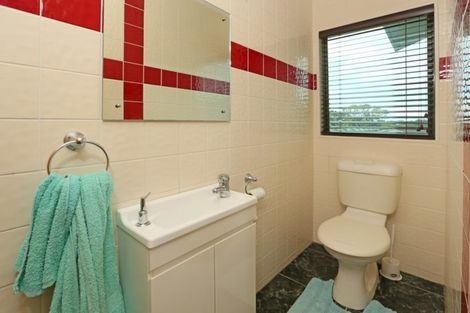 Photo of property in 28a Felgrove Street, Glendene, Auckland, 0602