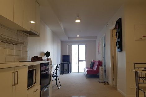 Photo of property in 2/37 Shakespeare Road, Milford, Auckland, 0620